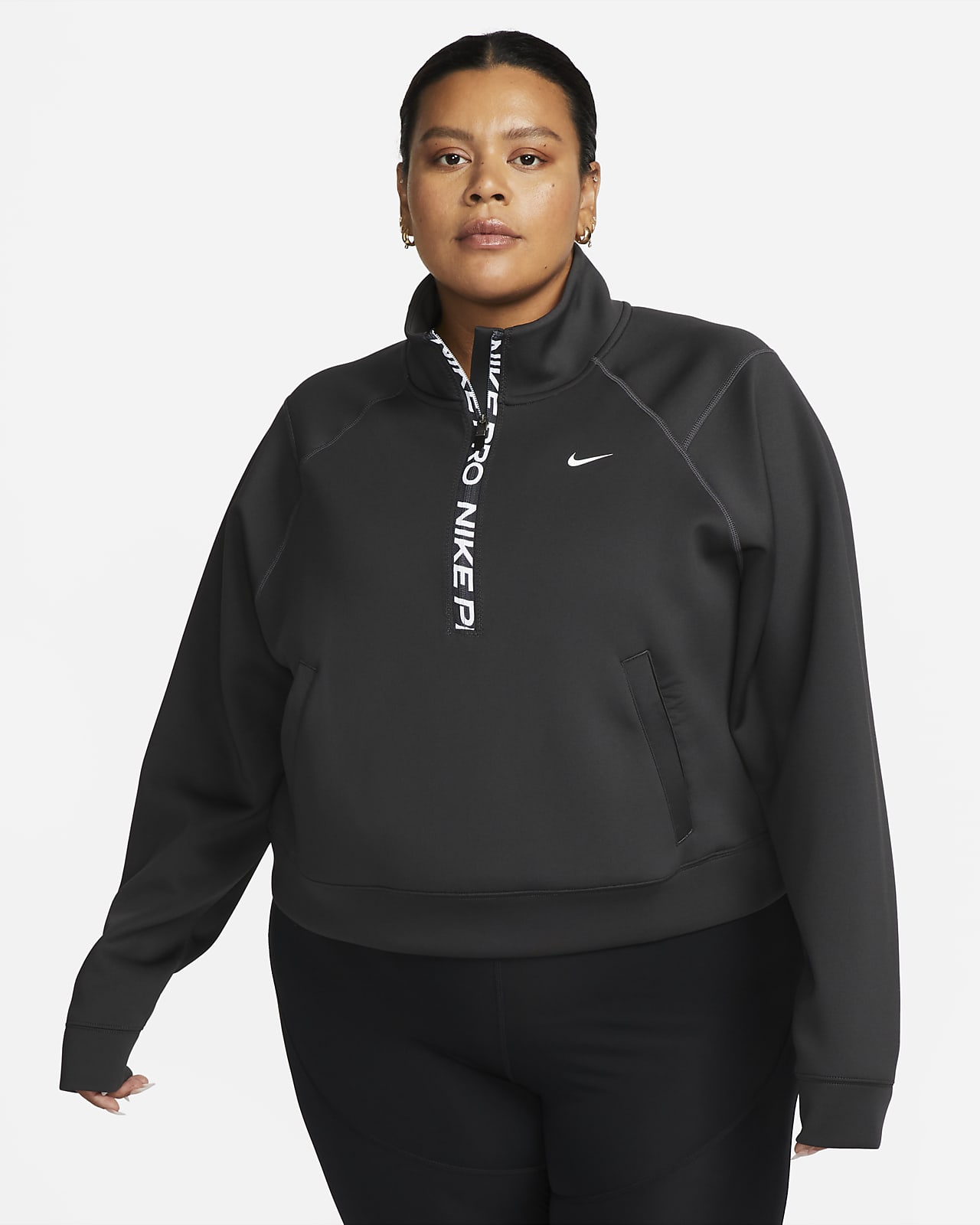 Playera de entrenamiento Nike Dri-FIT de medio cierre para mujer (talla grande)