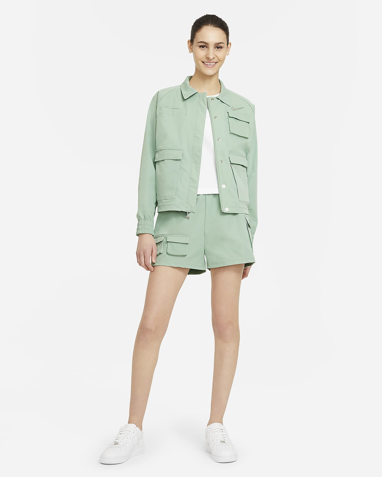 Shorts cargo para mujer Nike Sportswear Swoosh. Nike.com