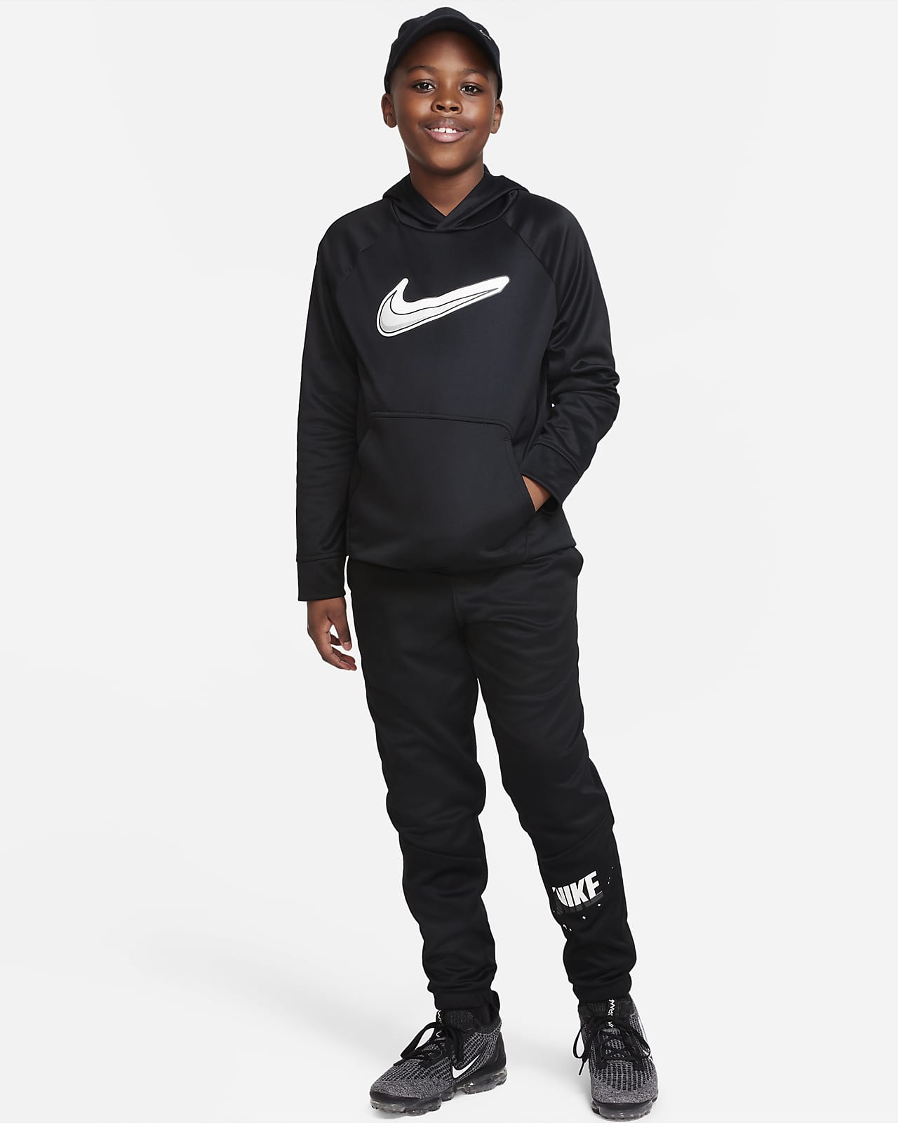 Sudadera con gorro sin cierre con gr fico para ni o talla grande Nike Therma FIT talla amplia