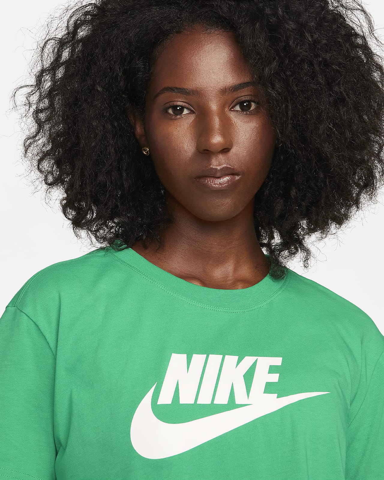 Nike Sportswear Essential Women\'s Logo T-Shirt. Cropped