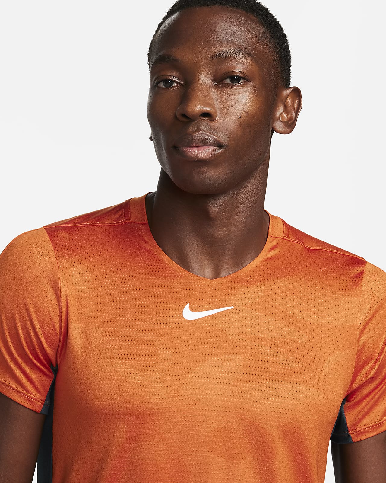 Maglia da tennis NikeCourt Dri FIT Advantage Uomo. Nike IT