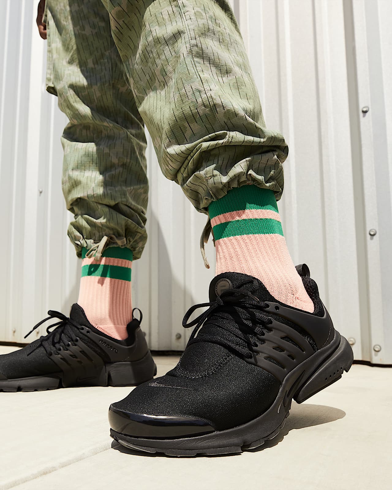 nike air presto mens black and white