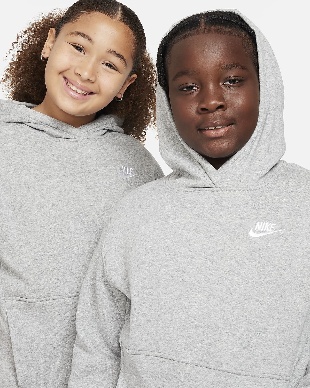 Sportswear Club Fleece-pullover-hættetrøje til større børn. Nike DK