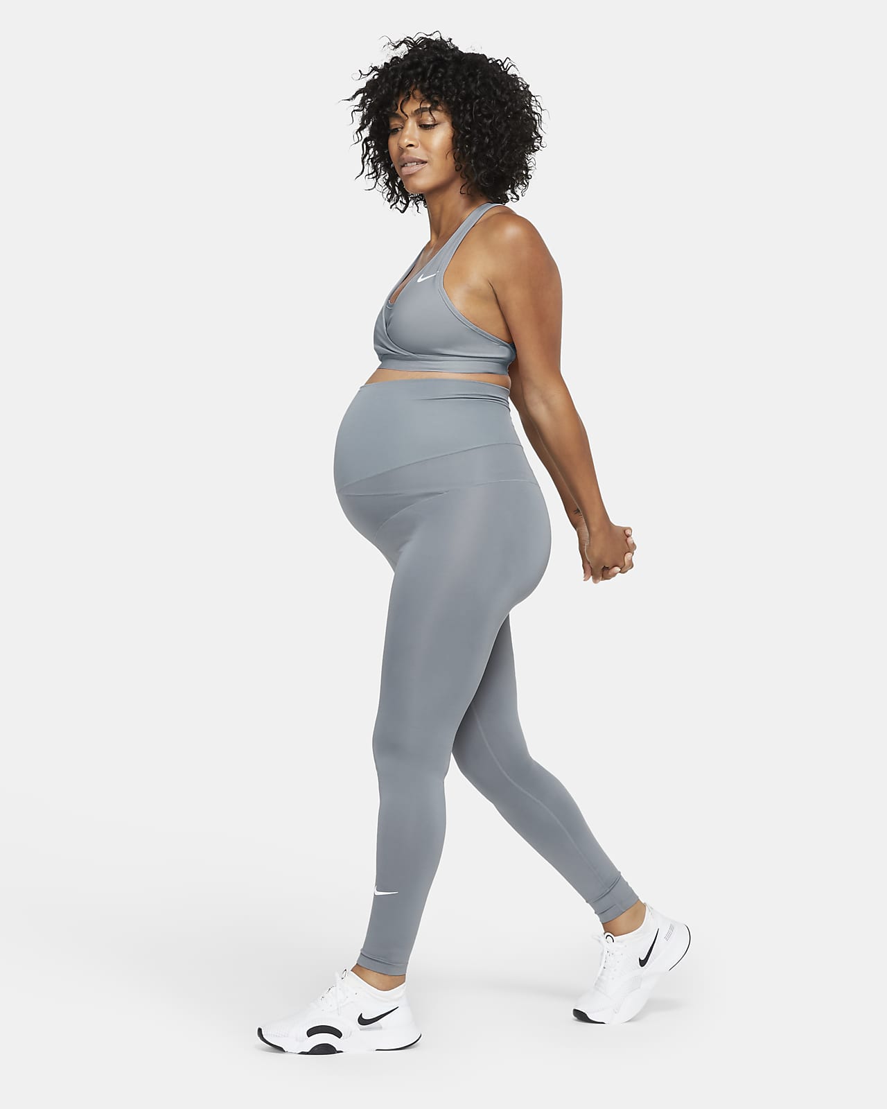 Nike (M) Swoosh Women's Medium-Support Sports Bra (Maternity). Nike.com