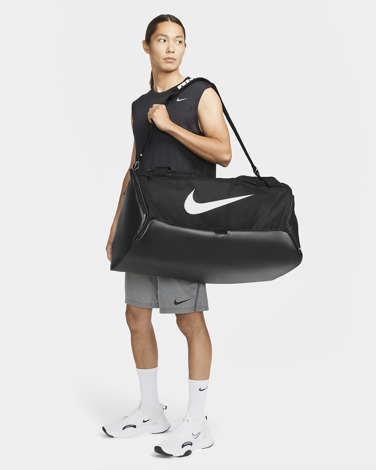 Nike Brasilia 95 Training Duffel Bag Grey / Orange The Nike Brasilia Duffel  Bag keeps all your training gear at hand. A side compartment stores shoes  separately, while inside and outside pockets
