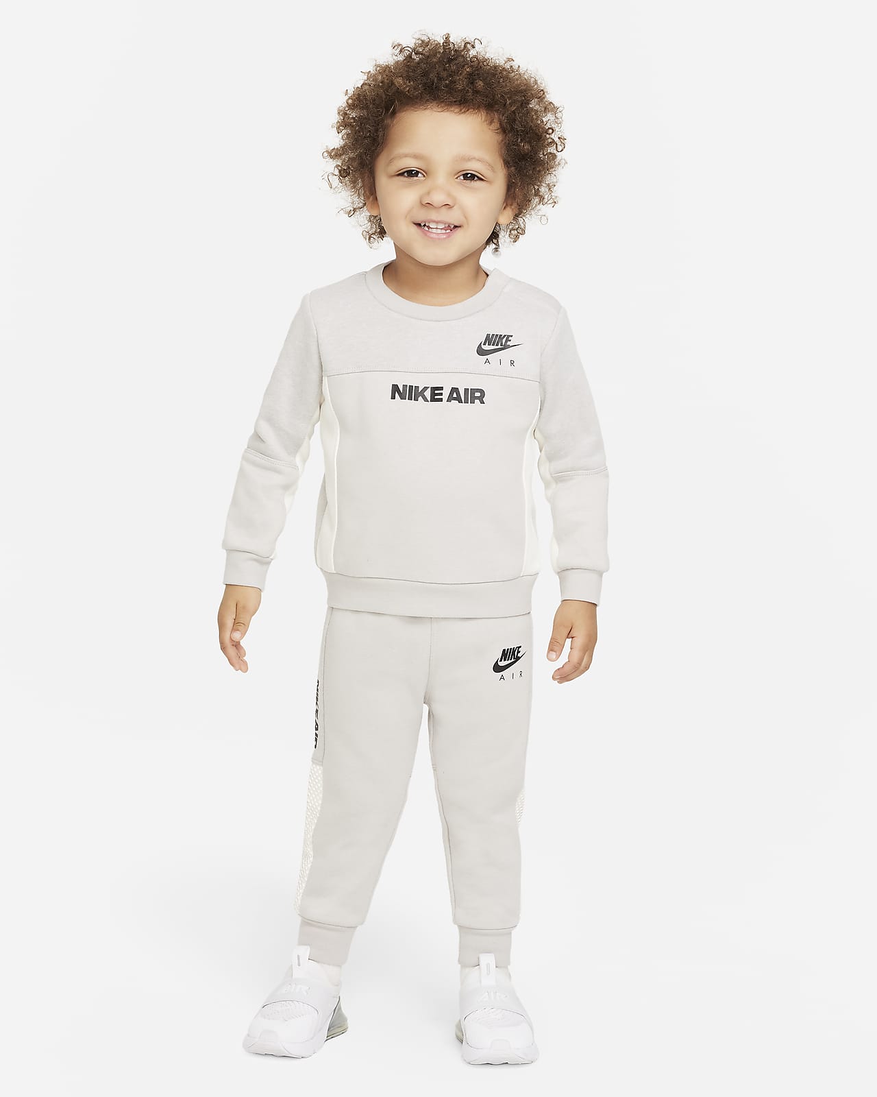 charla familia real Distinción Conjunto de sudadera de cuello redondo y pants para bebé Nike Sportswear  (de 12 a 24 meses). Nike.com