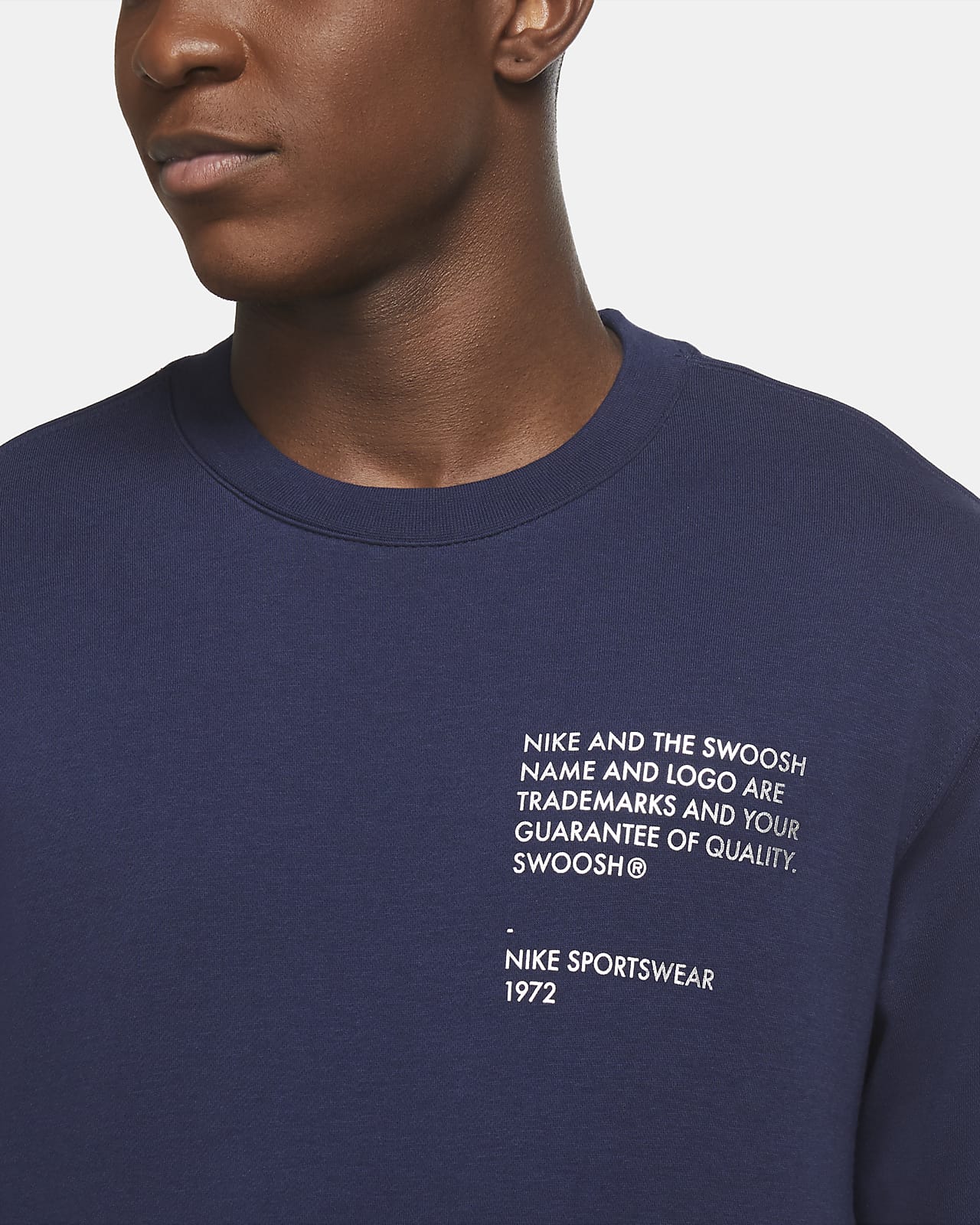 Nike Sportswear Swoosh Herren Rundhalsshirt. Nike AT Nike Sportswear Sweatshirt 'SWOOSH' Herren, Navy Rot