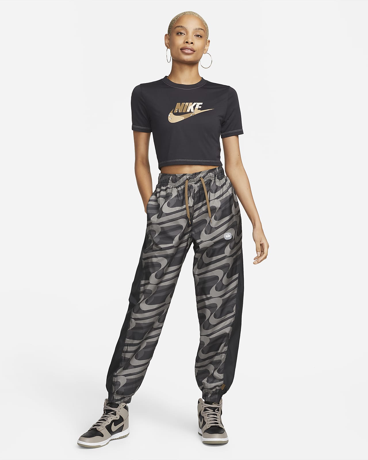 Nike Sportswear Women's Slim Fit Cropped T-Shirt. Nike.com