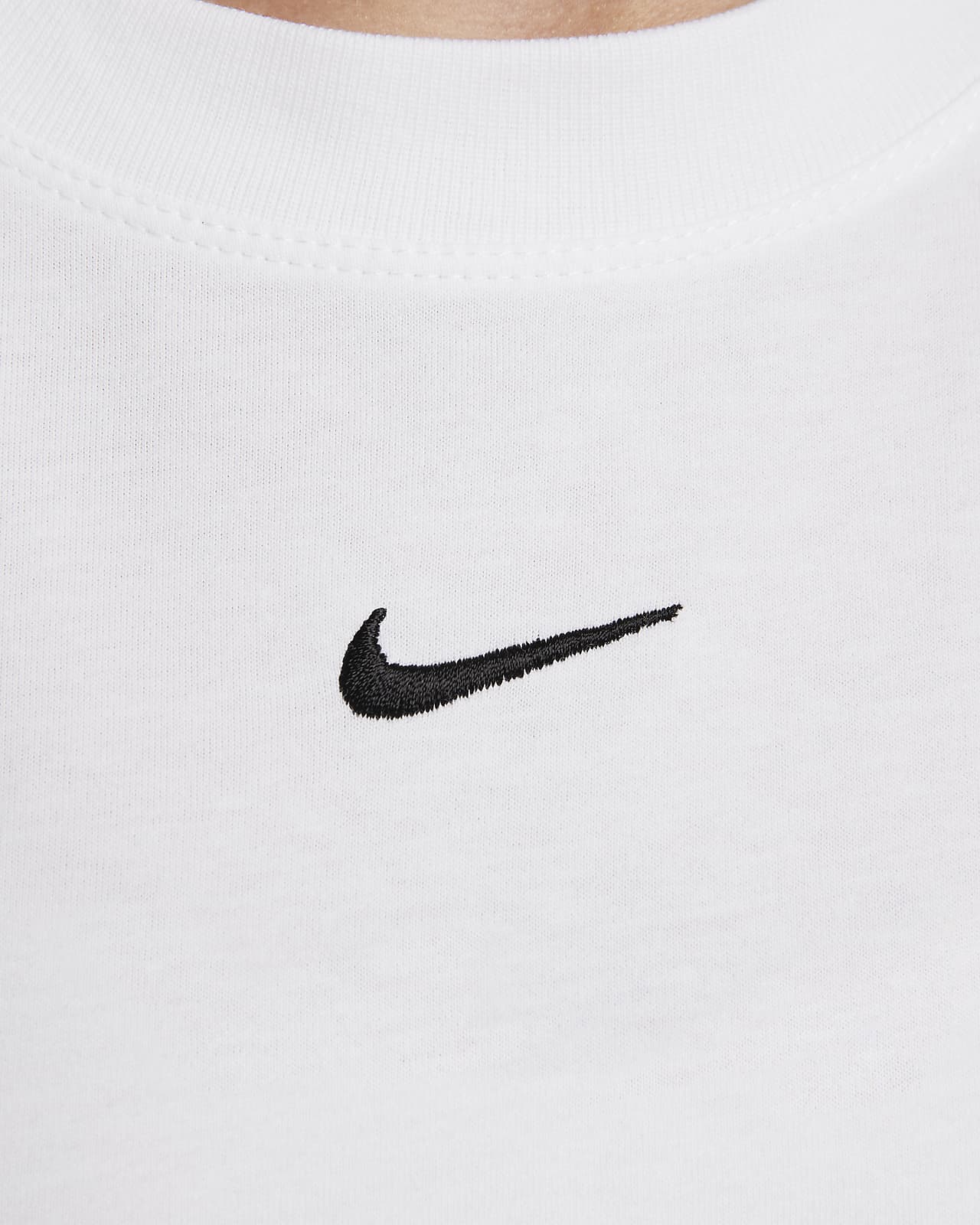 Nike Sportswear Essentials Women's Logo T-Shirt (Plus Size). Nike LU