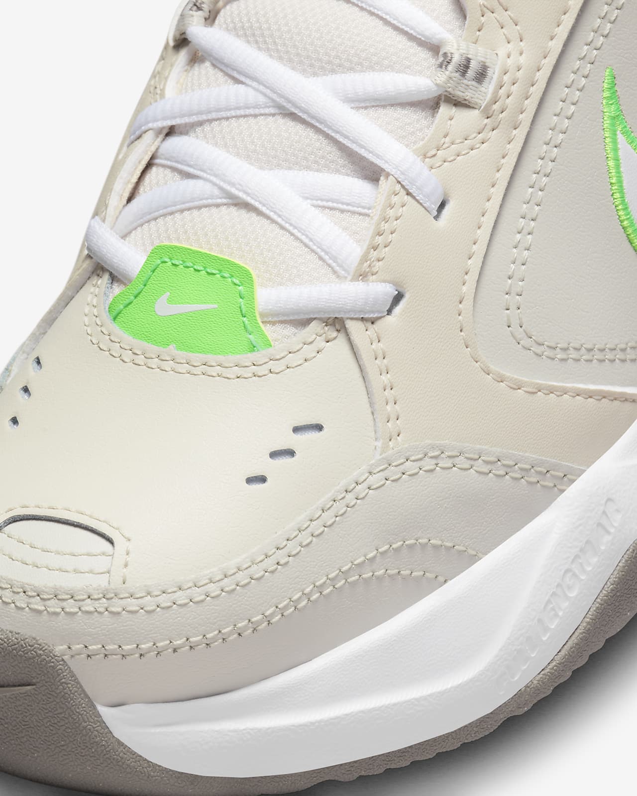 Nike Men's Air Monarch IV Medium/X-Wide Walking Shoe
