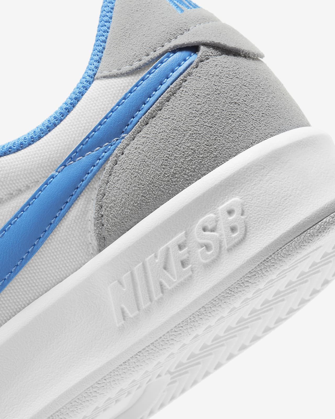 grey nike skate shoes