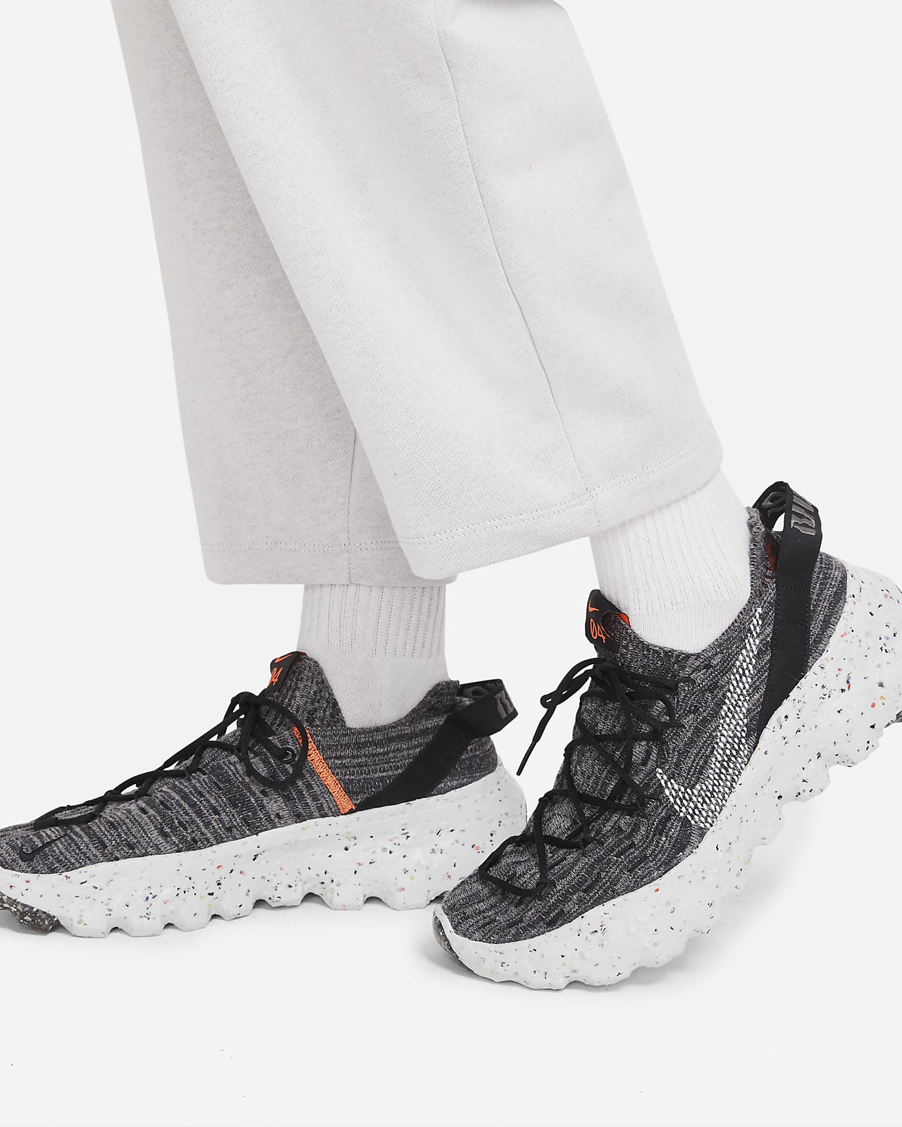 nerka nike sportswear essentials