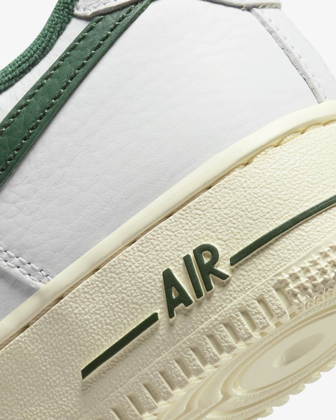 Nike Air Force 1 '07 LX in summit white and gorge green. Review