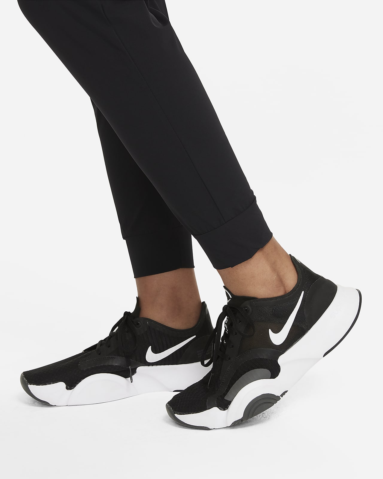 Nike Bliss Luxe Women's Woven Training Trousers. Nike BE