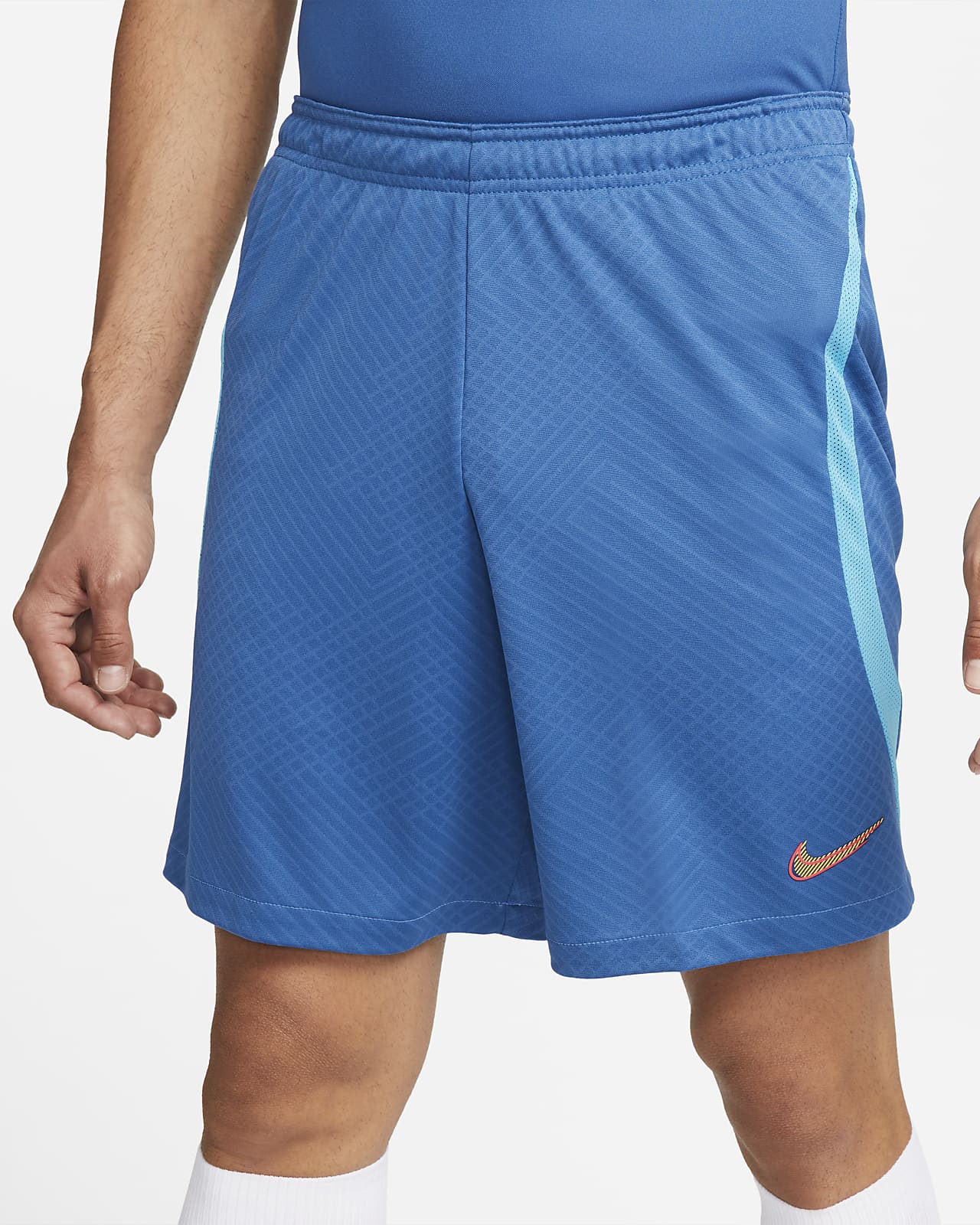 Nike DriFIT Strike Men's Football Shorts. Nike NL