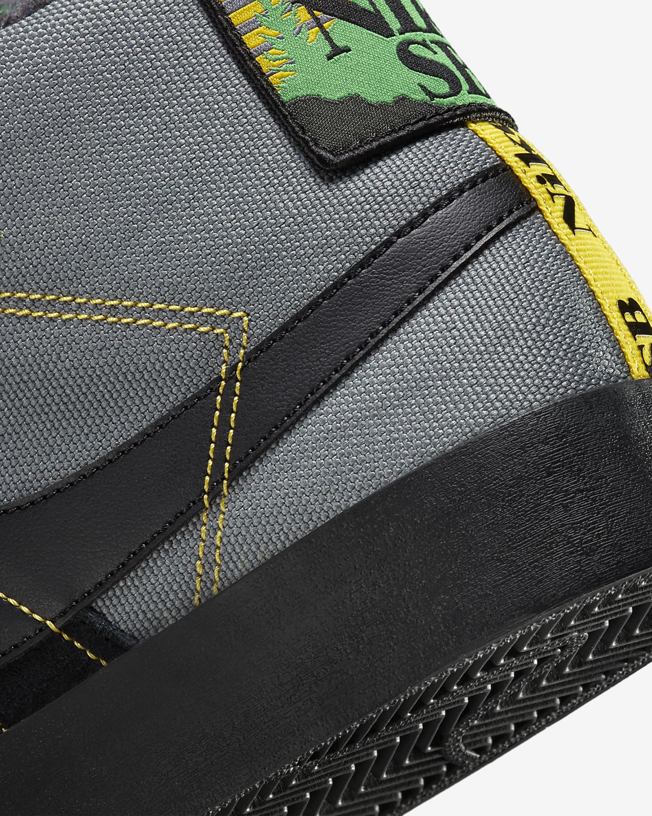 Nike SB Zoom Blazer Mid Premium Skate Shoe. Nike SE