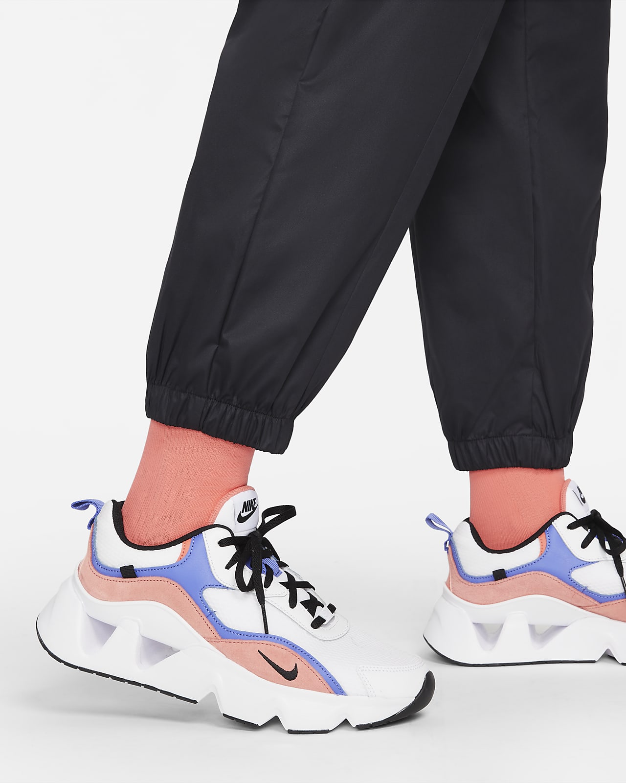 Nike Sportswear Geweven damesbroek met halfhoge taille. Nike BE