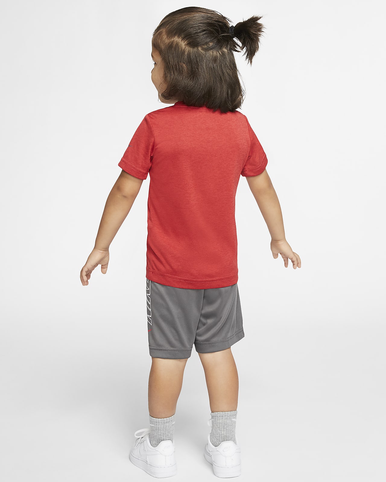 junior nike t shirt and shorts set