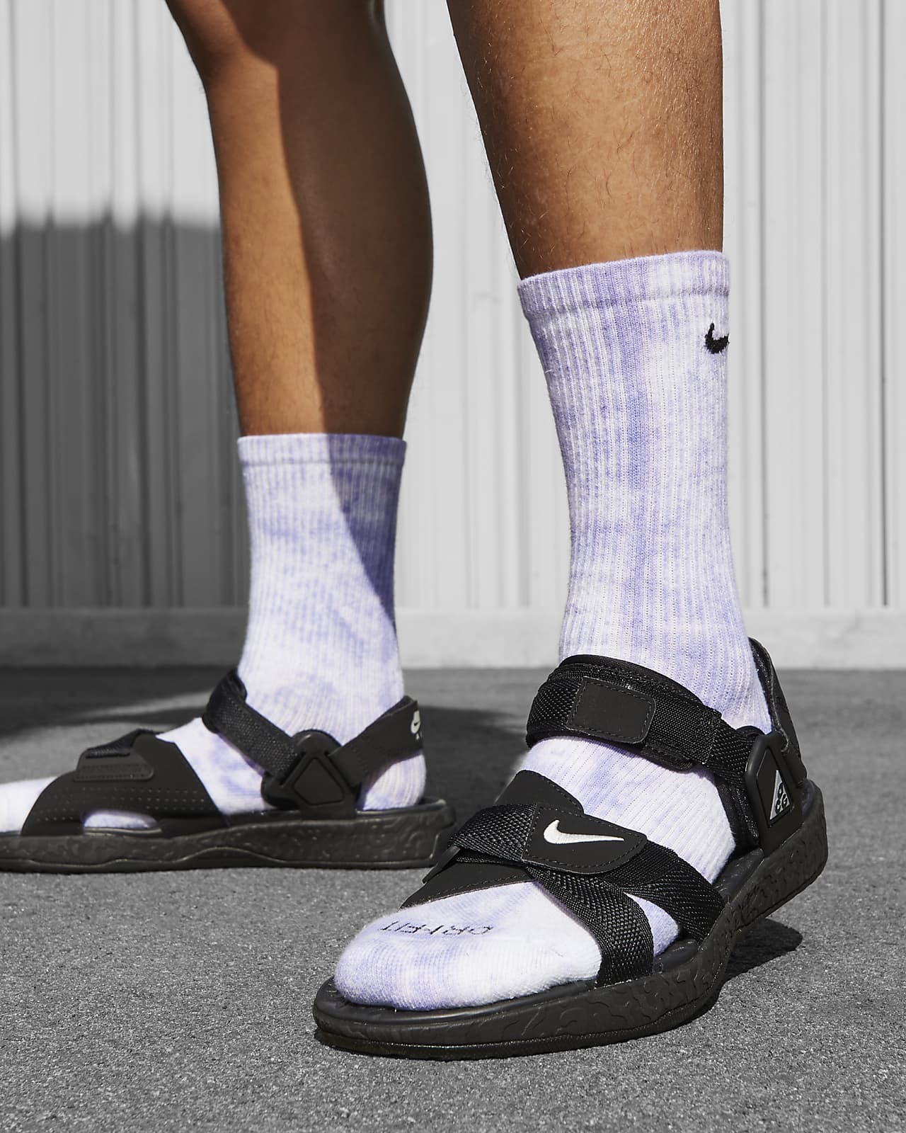 El propietario hacha guirnalda ACG Air Deschutz+ Sandals. Nike.com