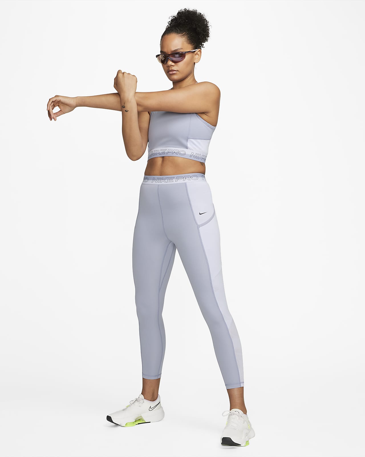 Leggings de entrenamiento de 7/8 y cintura alta para mujer Nike Pro con  bolsillos.