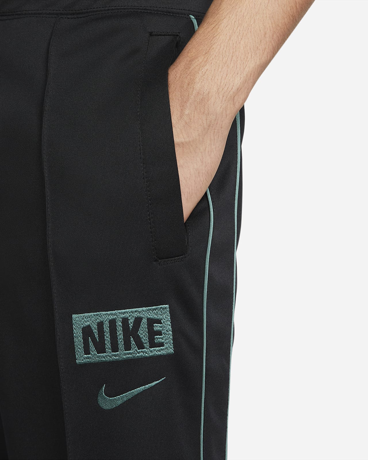 Nike Sportswear Men's Retro Trousers. Nike LU