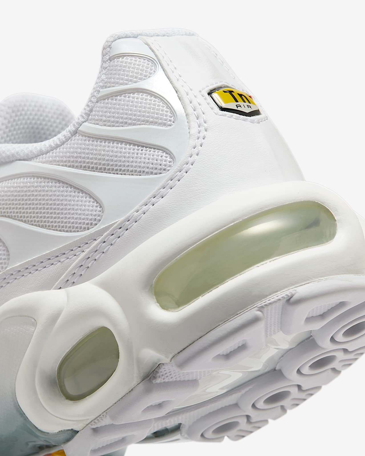 woman air max plus