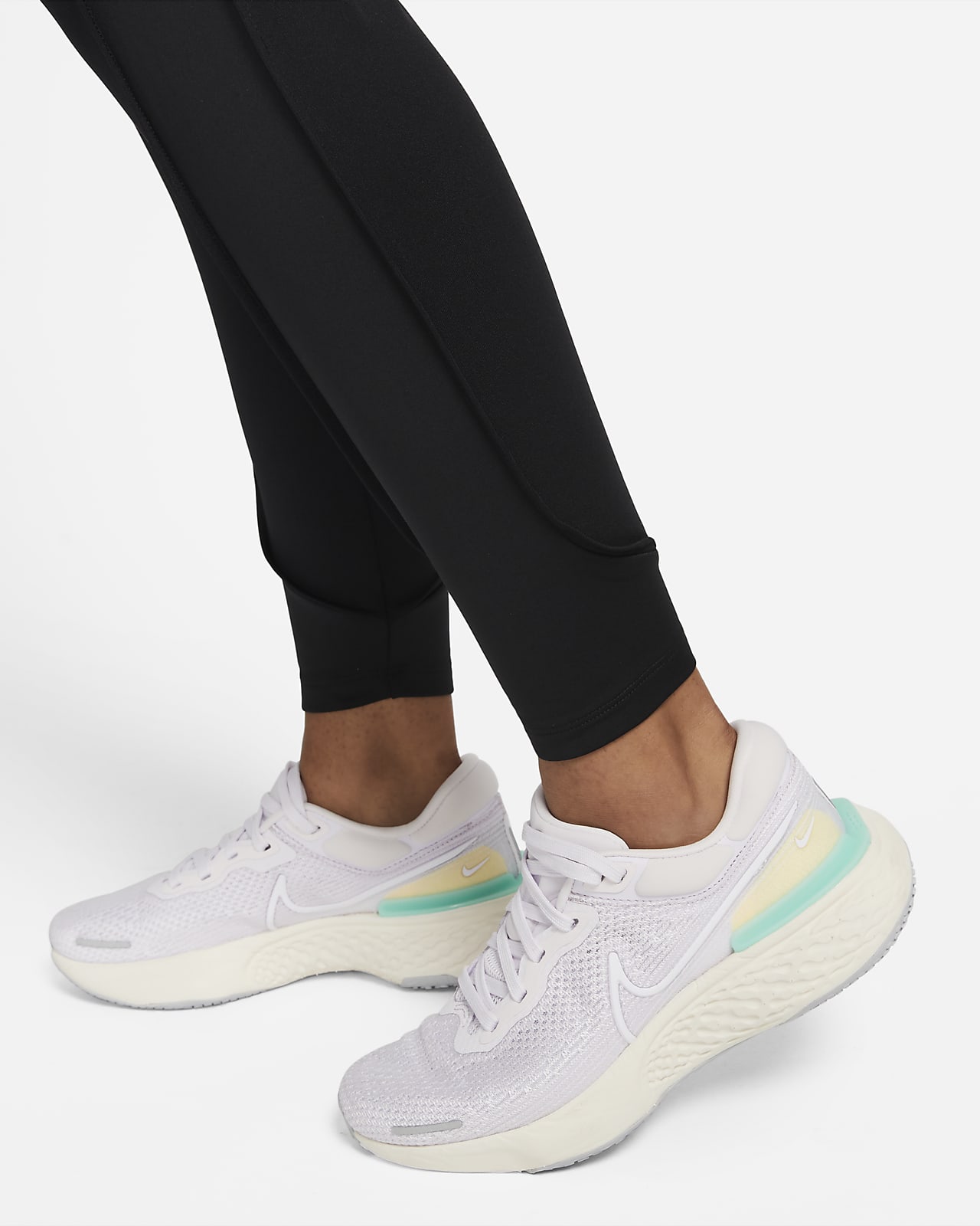 Pantalon Femme Nike ThermaFit Essential Running - Running Warehouse Europe
