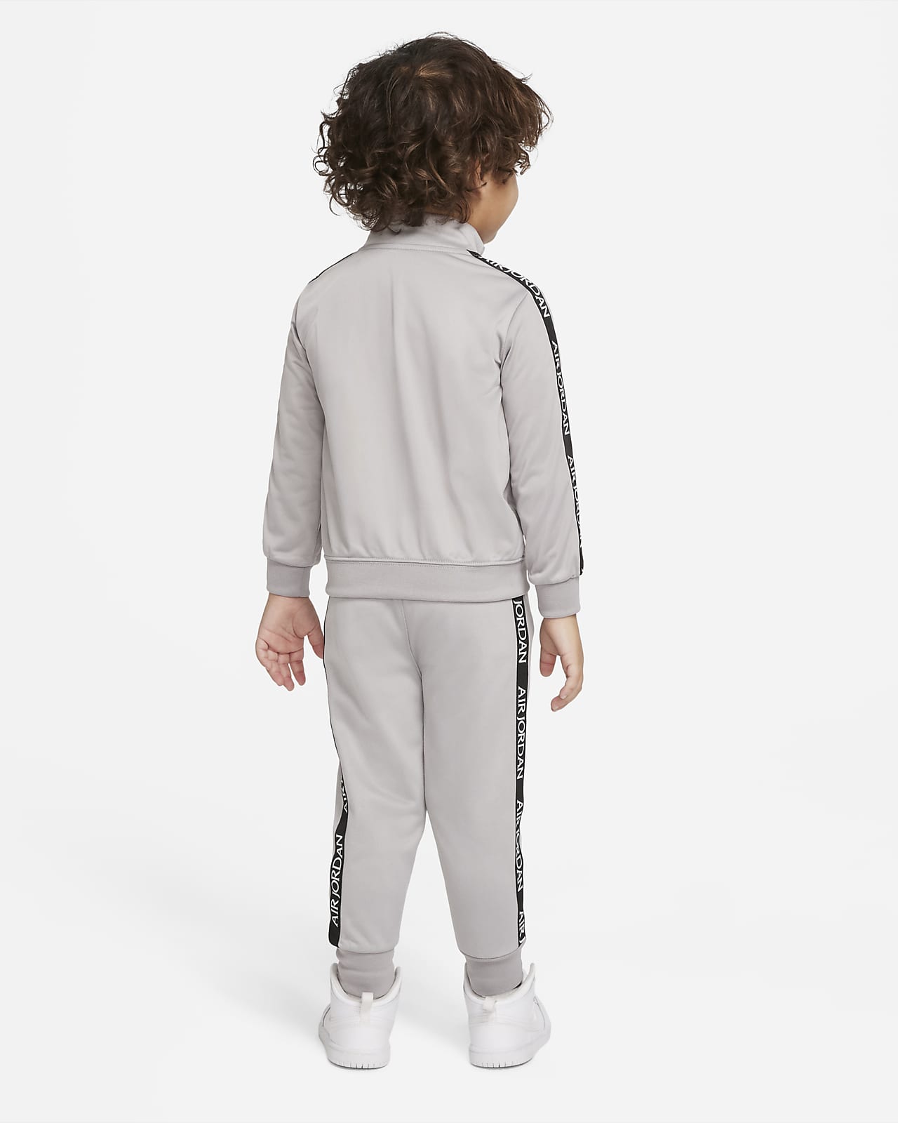 Conjunto de chamarra y pantalones para bebé Jordan Jumpman Classics (de 12  a 24 meses). Nike.com