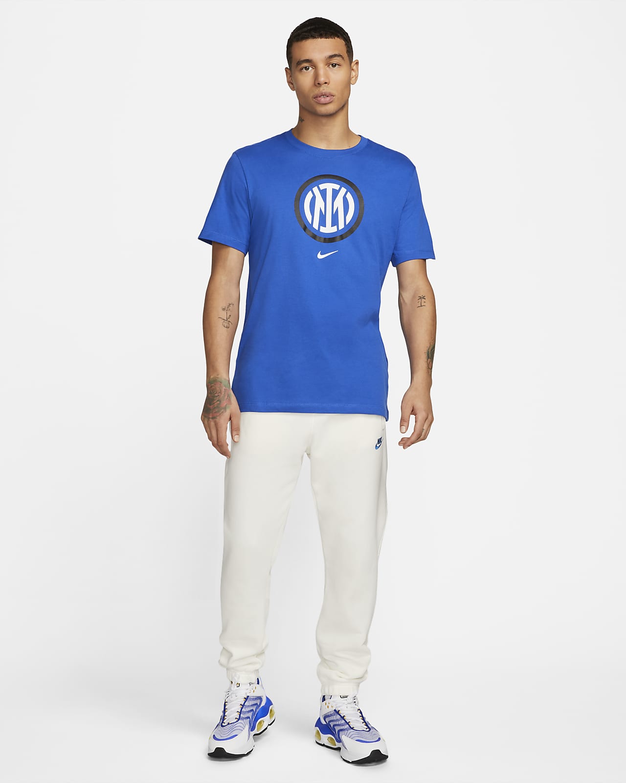 Inter Milan Crest Men's Football T-Shirt. Nike AE