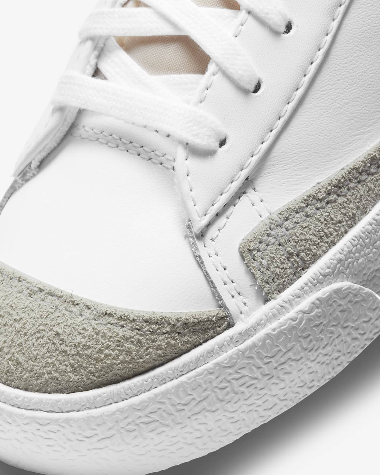 Nike Blazer Mid '77 Essential Women's Shoe