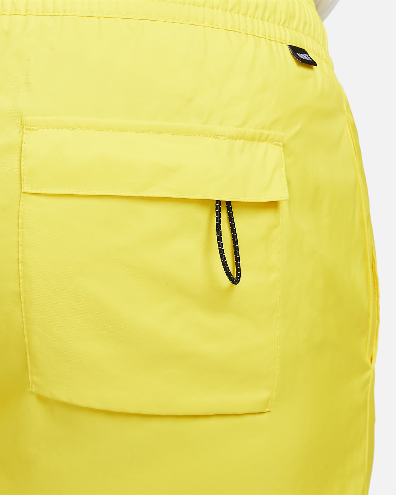 Nike club essentials woven flow 2025 shorts yellow