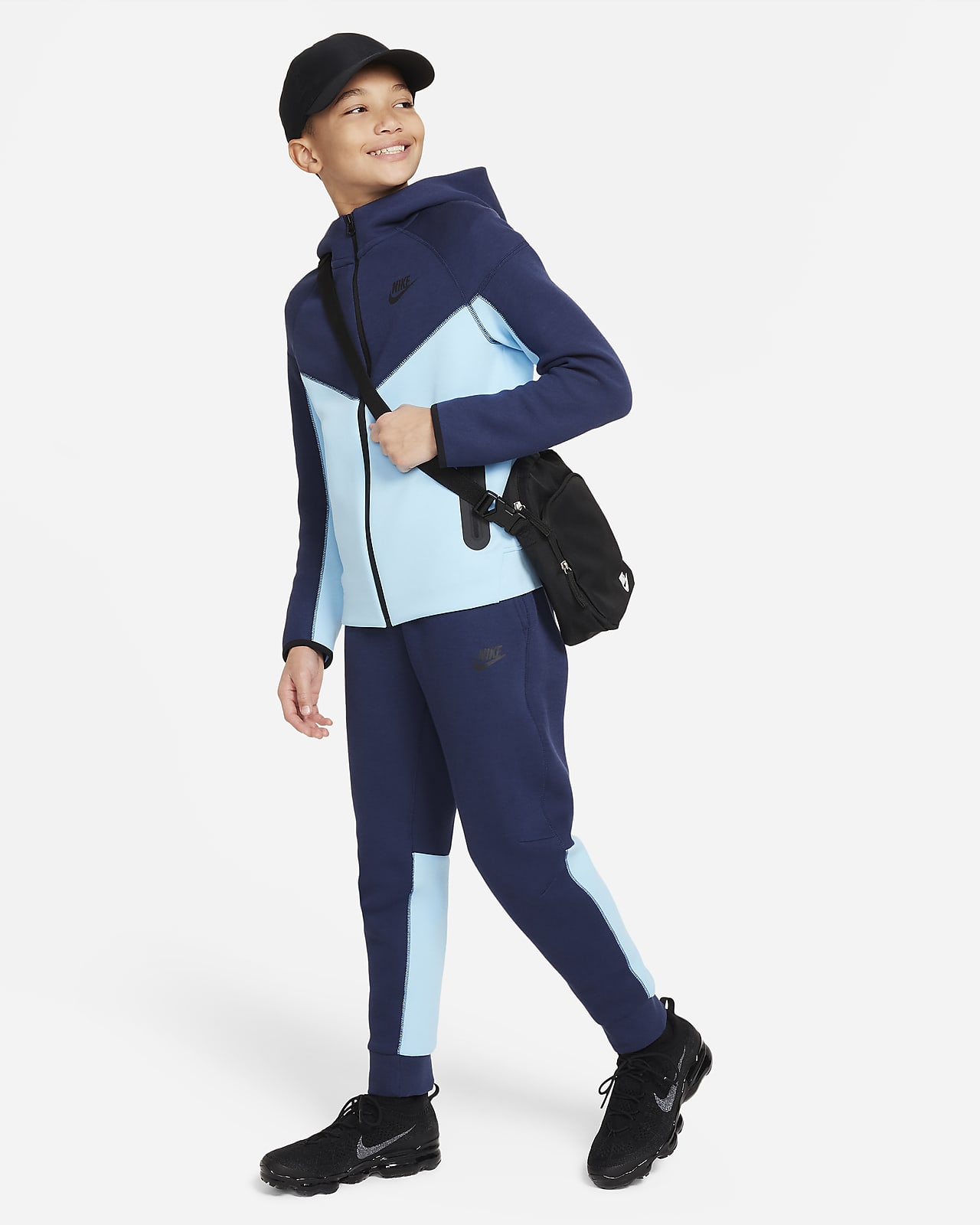 Nike Sportswear Tech Fleece Older Kids' (Boys') Trousers. Nike SI