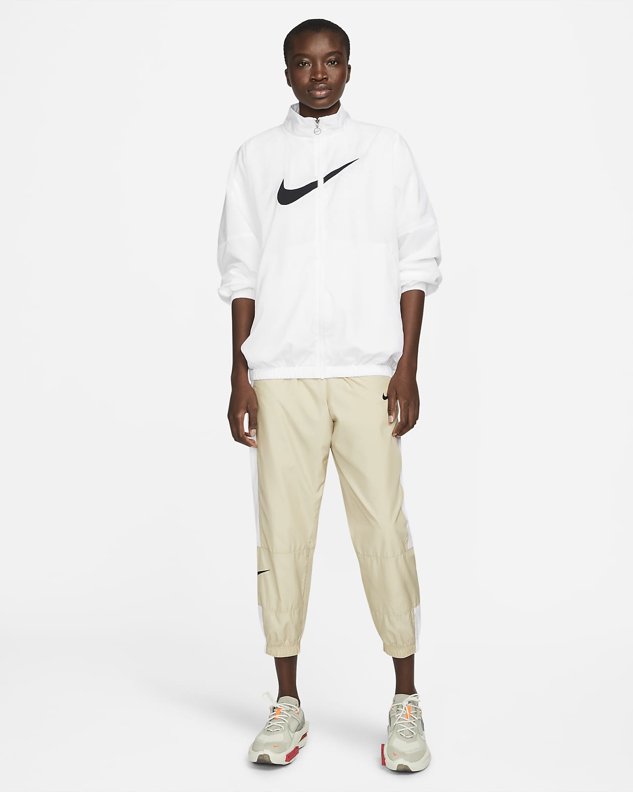 Chamarra de entrenamiento para mujer de tejido Woven Nike Sportswear  Essential. Nike MX