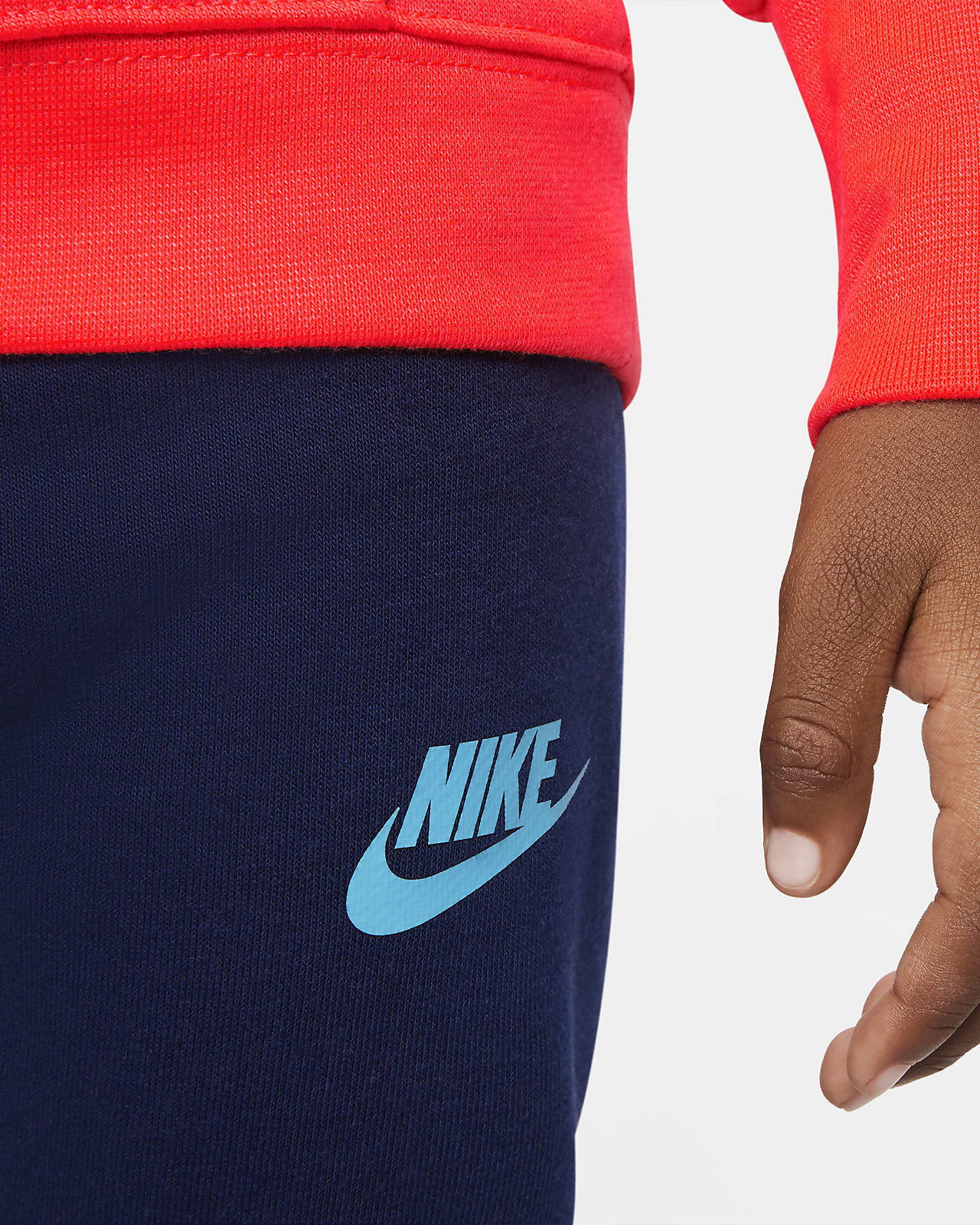 Conjunto de sudadera con capucha y pantalones para bebé Nike. Nike.com