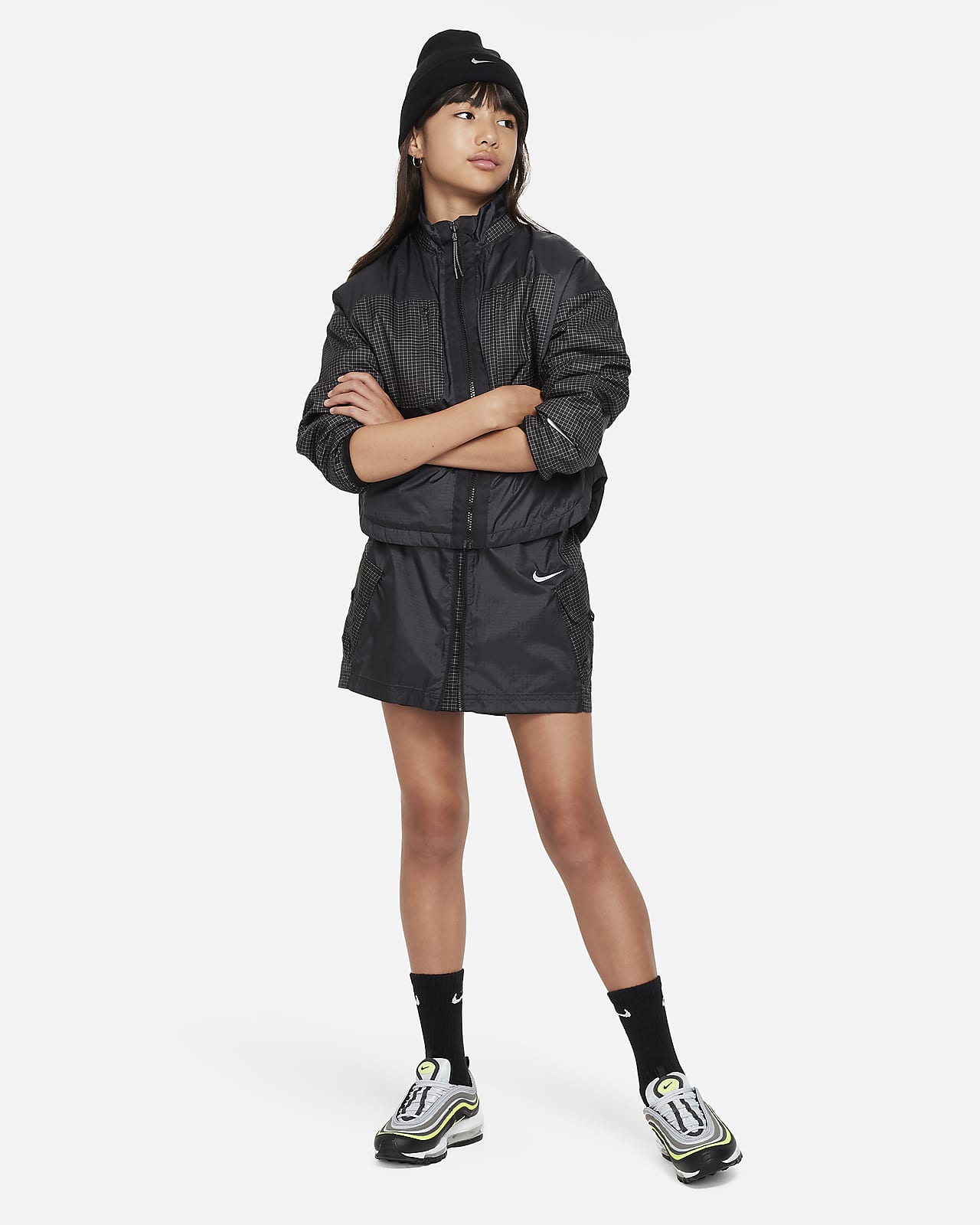 Falda militar de tiro alto para niña talla Nike Sportswear Outdoor Play. Nike.com