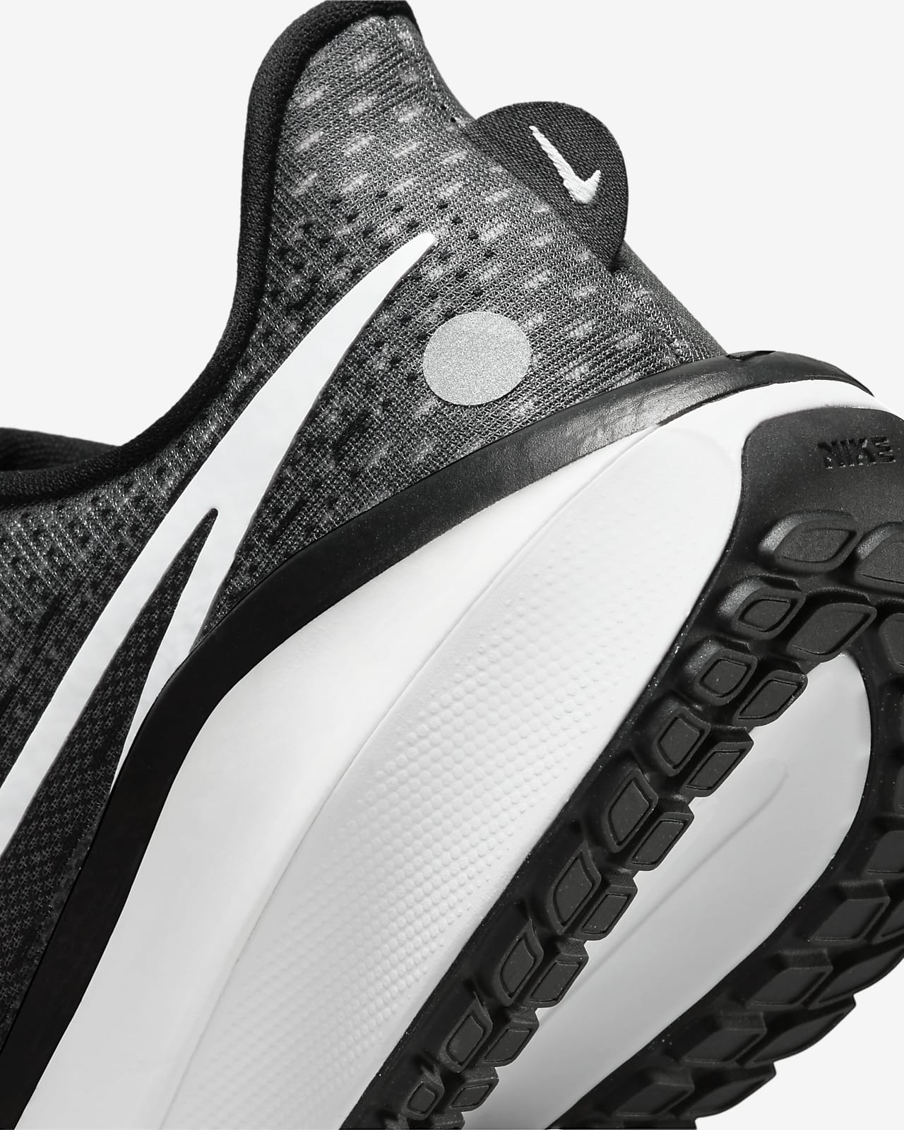 Nike Vomero 17 Straßenlaufschuh (Damen). Nike DE