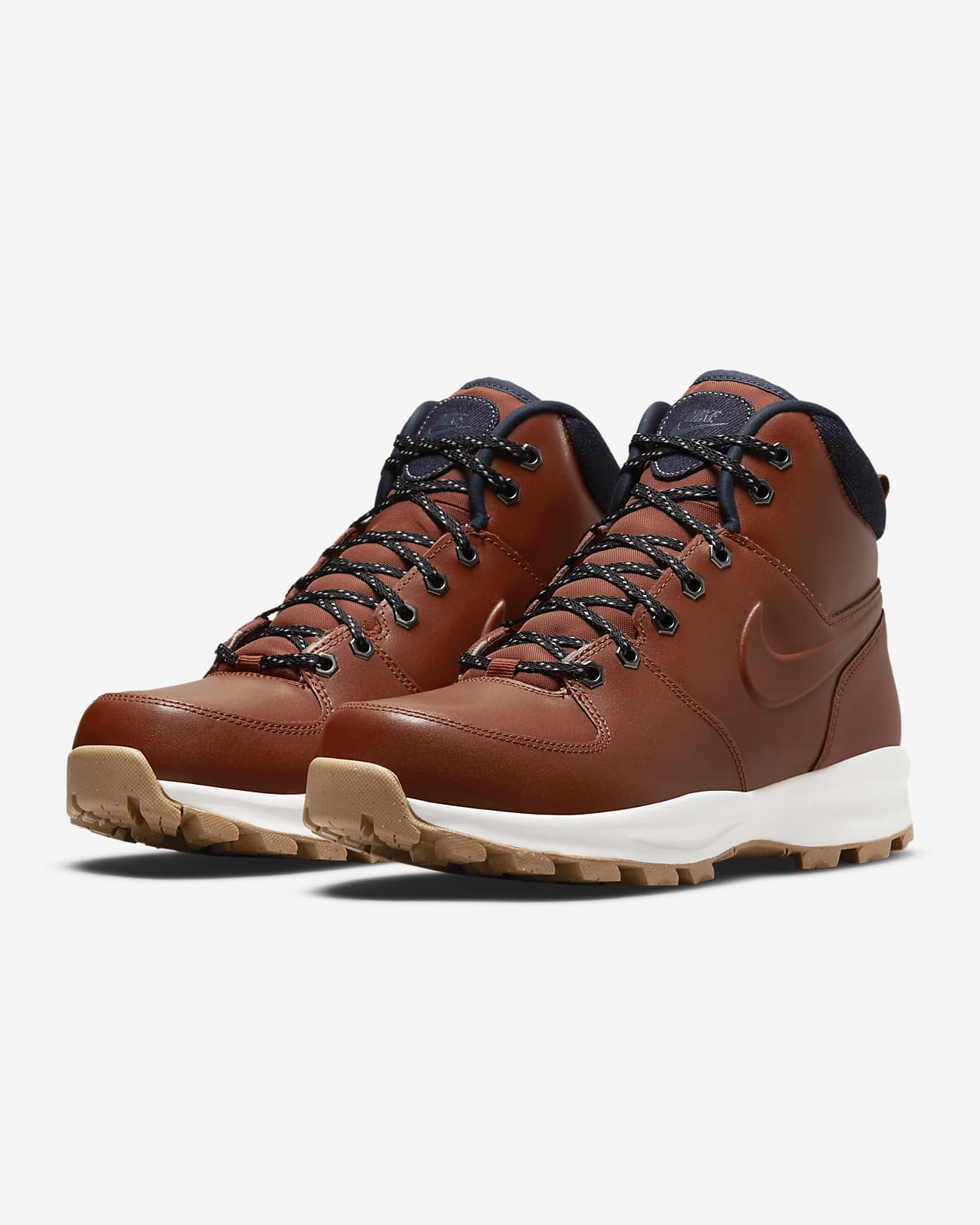 nike manoa boots on feet