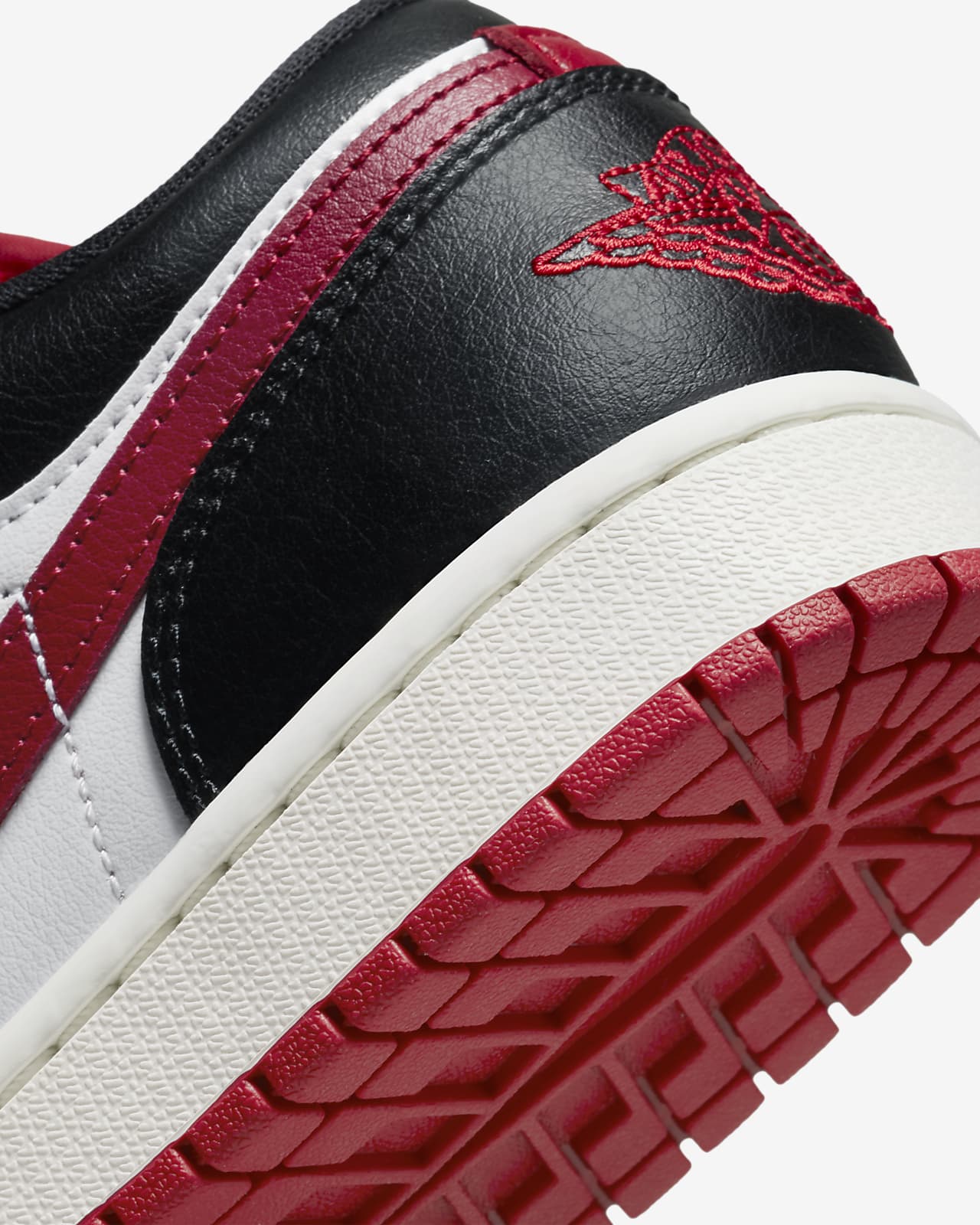 Air Jordan 1 Low Women's Shoe. Nike DK
