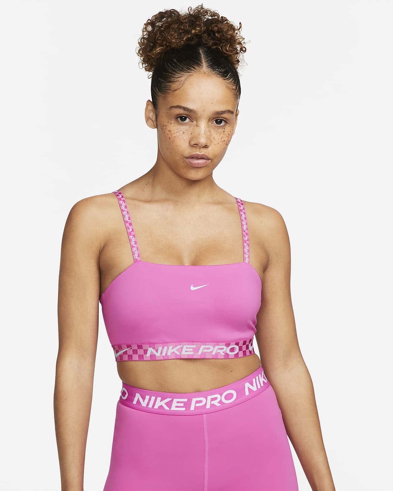 Bra deportivo de baja sujeción tipo bandeau para mujer Nike Pro Indy. Nike.com