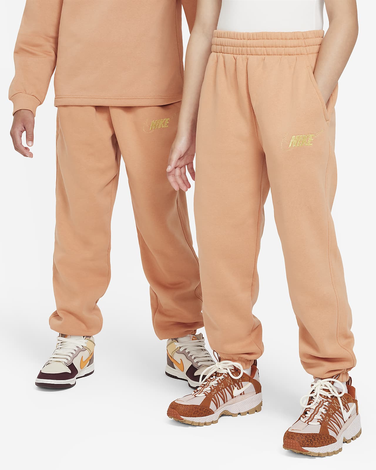 Nike Sportswear Older Kids' (Girls') Oversized Fleece Trousers. Nike DK