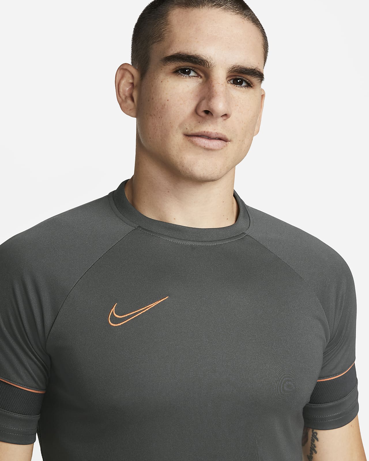 cargando Subvención pavimento Nike Dri-FIT Academy Camiseta de fútbol de manga corta - Hombre. Nike ES
