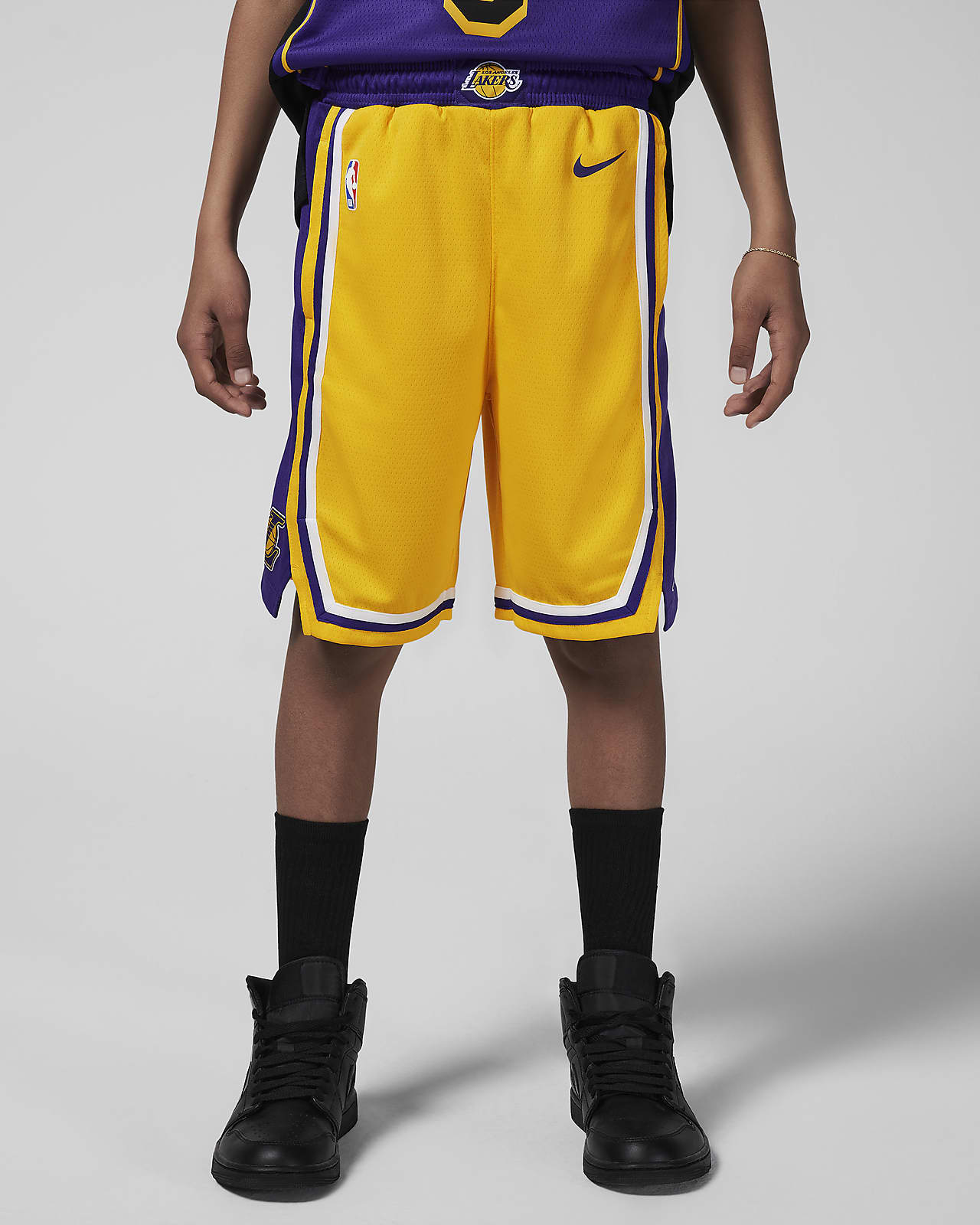 Los Angeles Lakers 2023/24 Icon Edition Nike NBA Swingman-shorts för ungdom (killar)