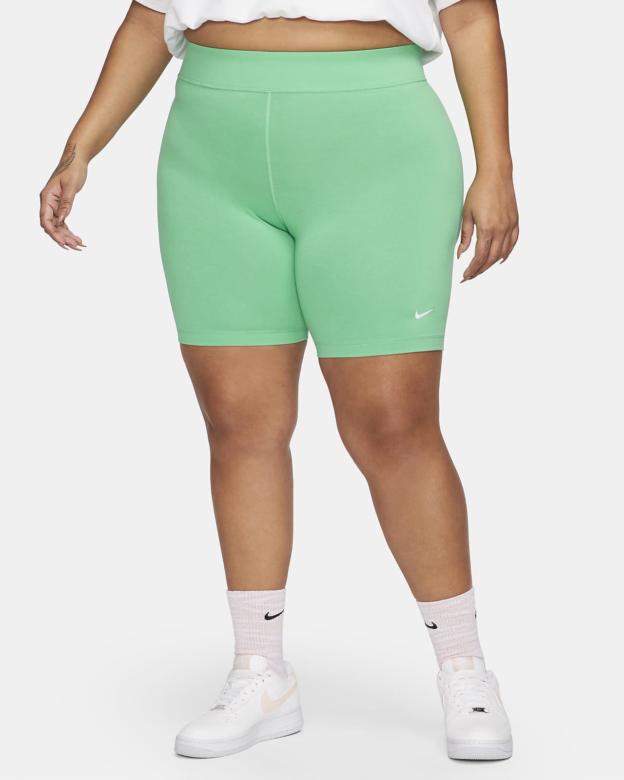 Shorts de ciclismo de tiro medio para mujer Nike Sportswear Essential (talla grande)