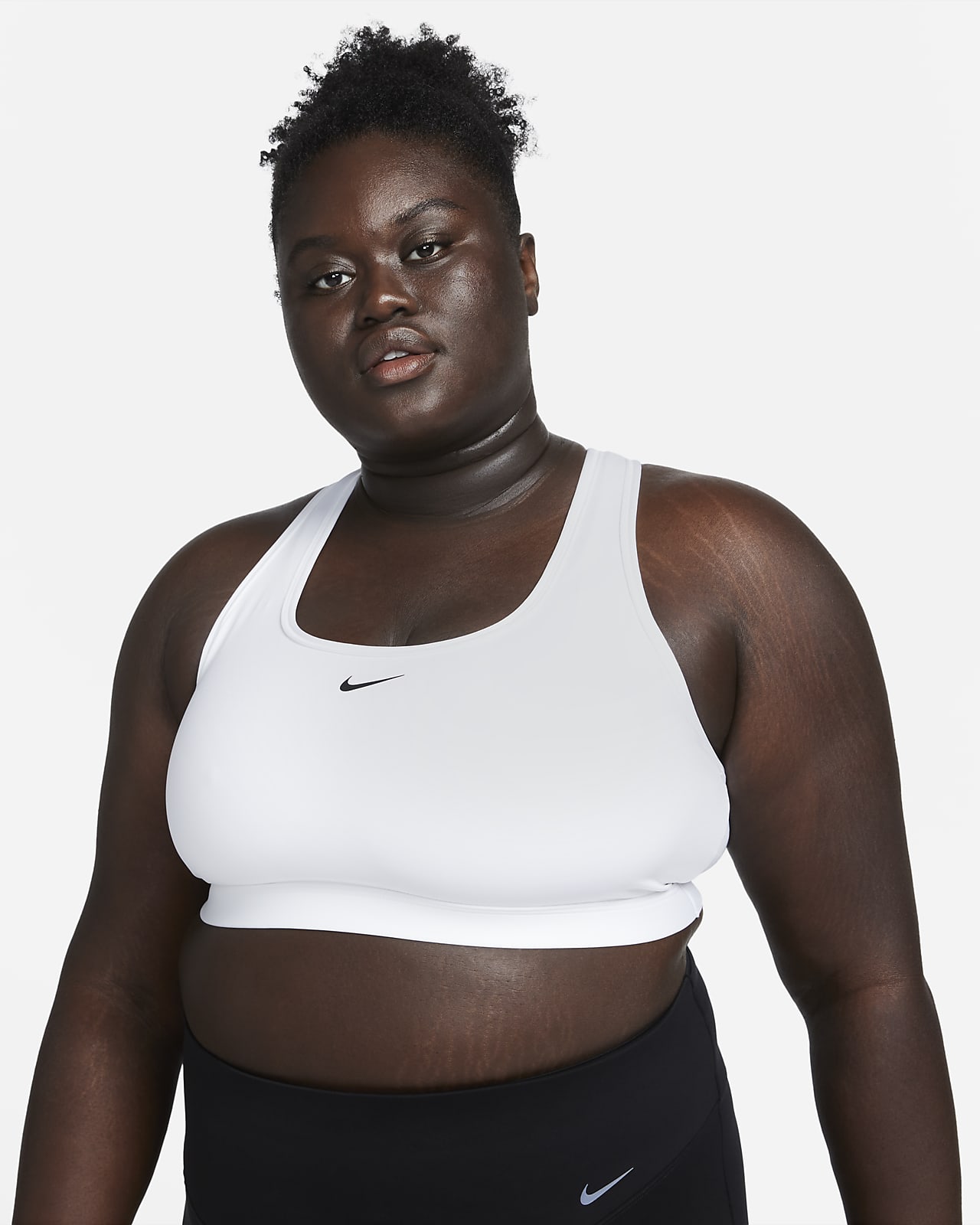 Bra deportivo sin almohadillas para mujer (talla grande) Nike Swoosh Light  Support.