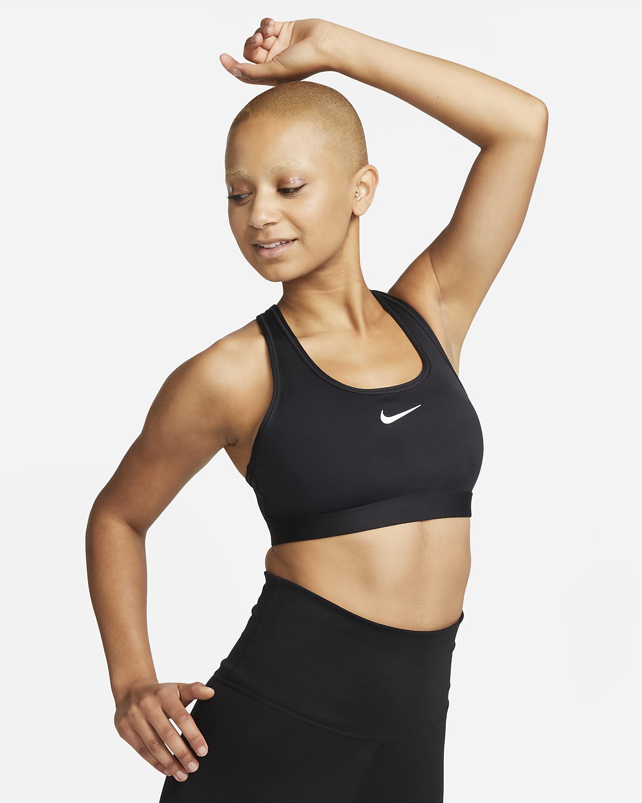 Vadderad sport-BH Nike Swoosh med mediumstöd för kvinnor