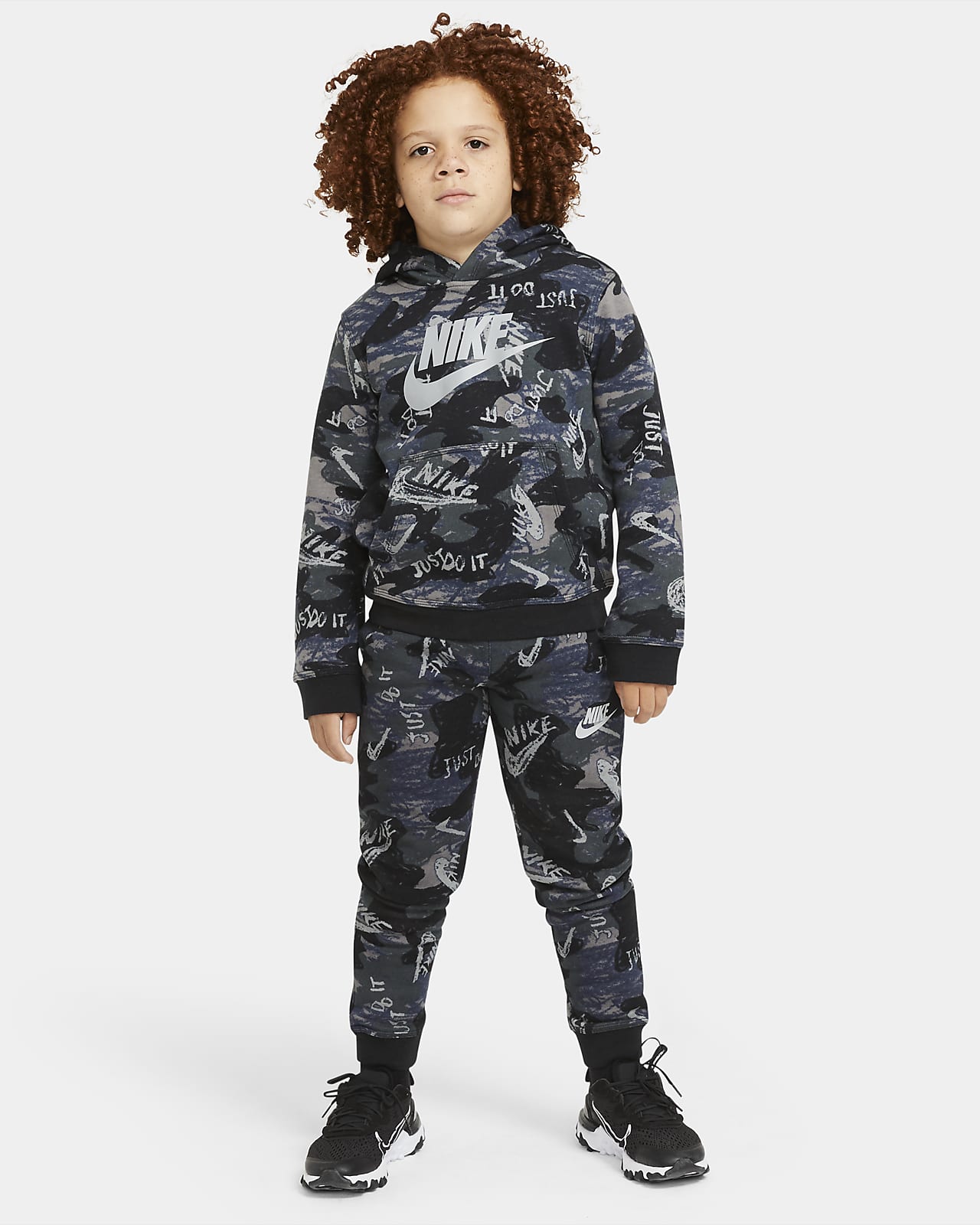 Nike公式 ナイキ スポーツウェア クラブ フリース ジュニア ボーイズ プリンテッド プルオーバー パーカー オンラインストア 通販サイト