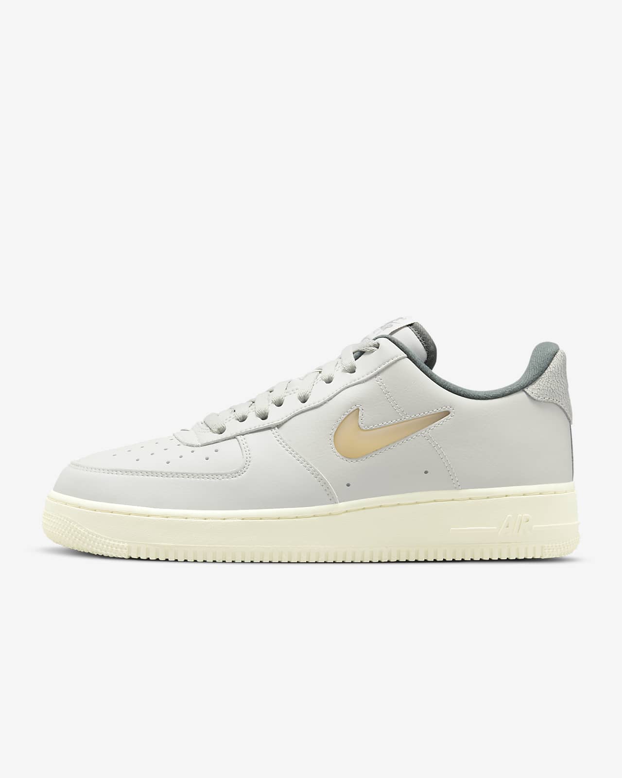 Calzado para hombre Nike Air Force 1 '07 LX. Nike MX