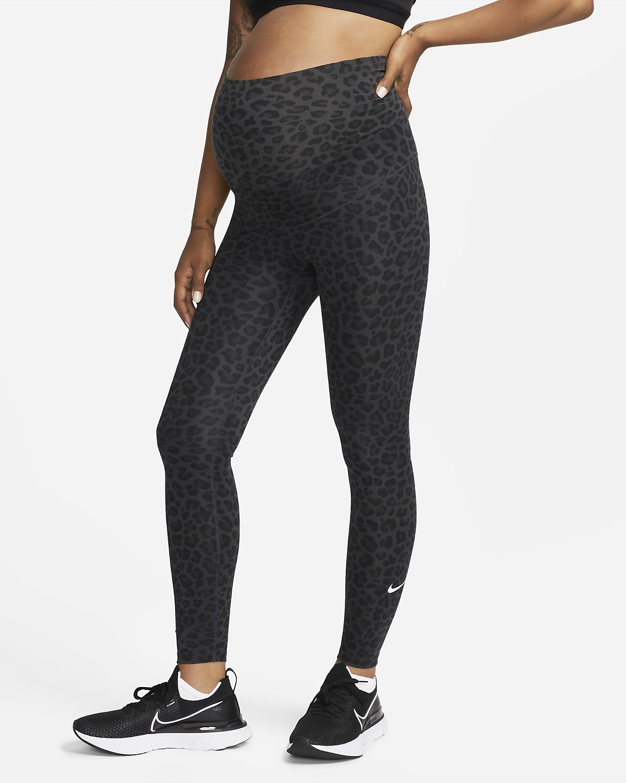 Leggings de maternidad con estampado de leopardo y tiro alto para mujer Nike One (M)