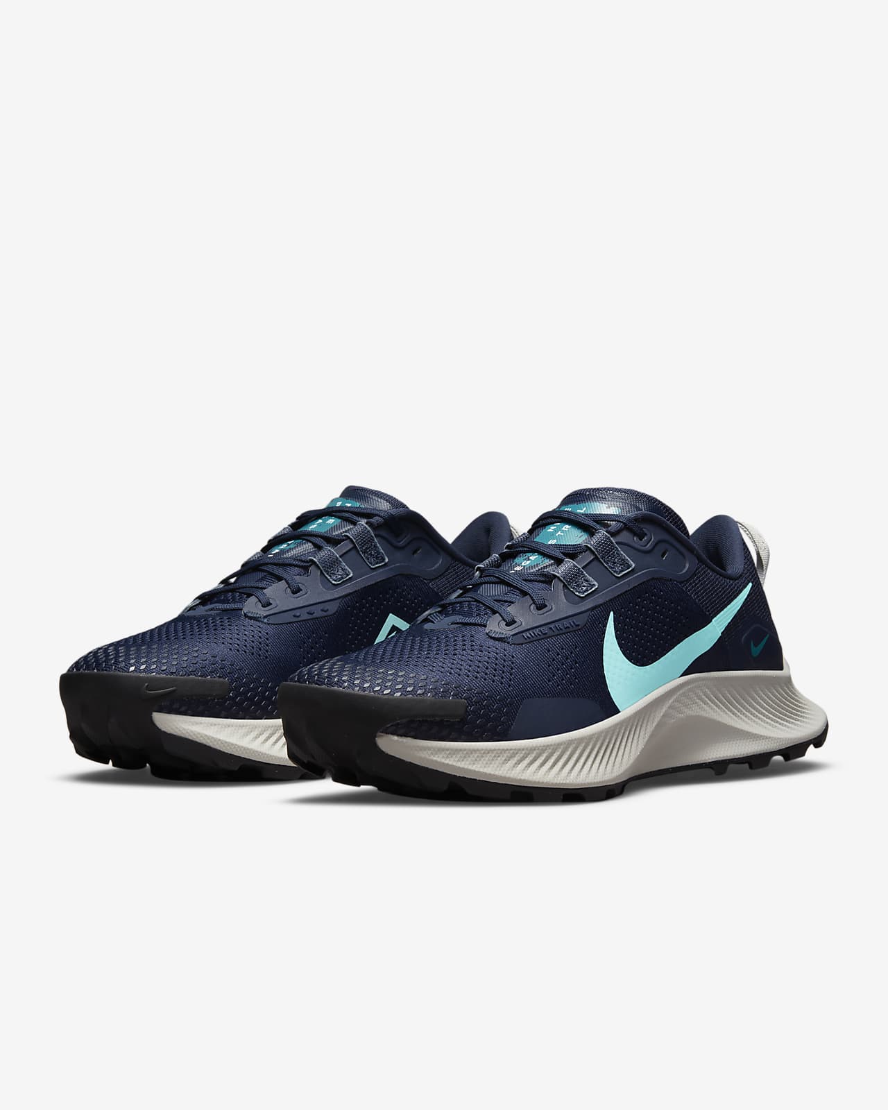 Trail Running Shoes. Nike HU