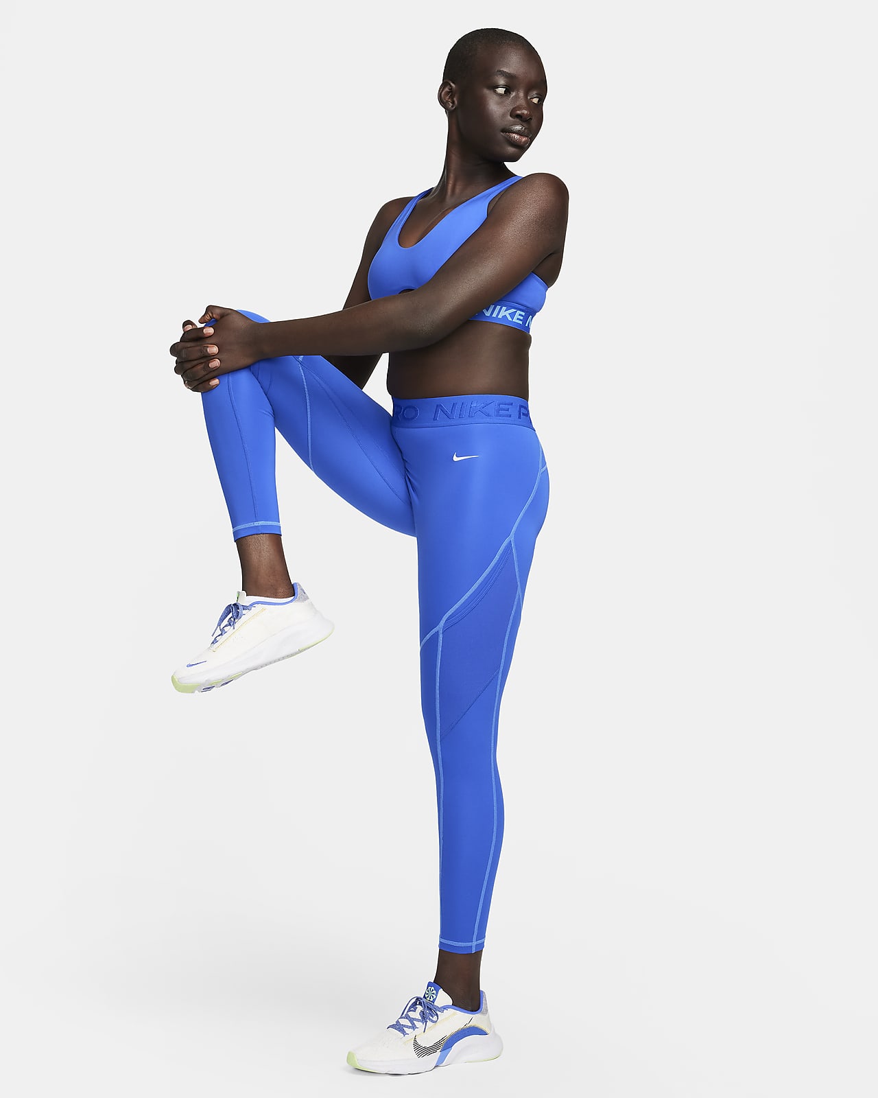 Nike Pro Women's Mid-Rise 7/8 Leggings with Pockets. Nike CH